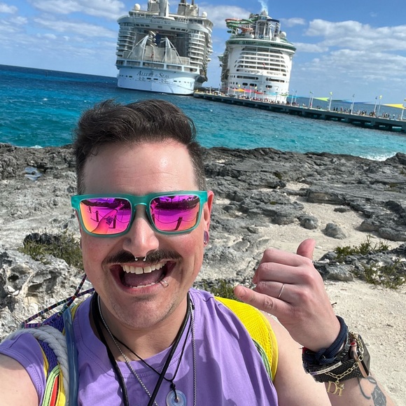 Meet your Posher, Sawyer - Picture 3 of 5